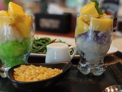 -Chom Cafe and Restaurant