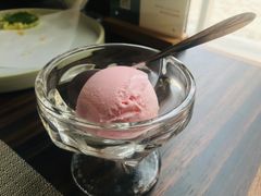 草莓冰淇淋-山葵家·创意料理(EFC欧美广场店)