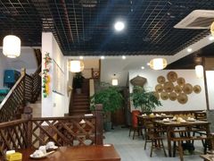 大堂-黄桷树曹家私房菜(江与城店)