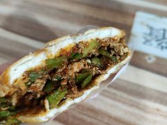 孜然夹馍-老字号杨坡红油米线腊汁肉夹馍(东四道巷店)