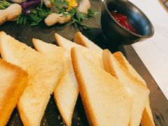 花生鹅肝面包片-烛影拾光·创意菜·鲜花·音乐(曲江钻石半岛店)