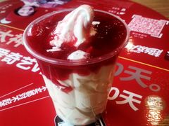草莓圣代-肯德基(友好店)