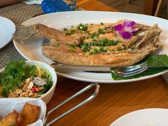 -Chom Cafe and Restaurant