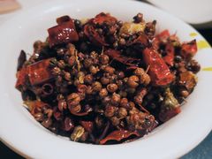 锅底的辣椒-锅首鲜品火锅(鸳鸯店)