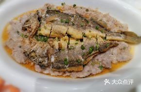 Pan-fried Yellow Croaker with Steamed Pork Cake