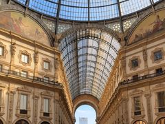 -文艺复兴百货(米兰大教堂广场店)