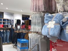 -优衣库(重庆星光时代广场店)