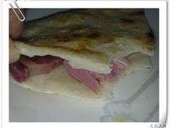 烙饼夹肉-刘纪孝腊牛羊肉(北广济街店)