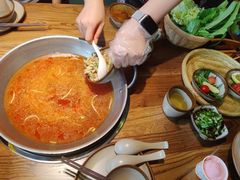 -野山舂·贵州现舂酸汤火锅(鸿通城店)