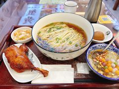 -百年老字号·观振兴蟹黄面·三虾面·苏式面(观前街富仁坊巷店)