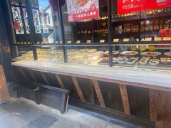 面包甜点陈列柜-新万鑫银丝面·非遗无锡味(惠山古镇店)