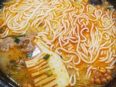 -花馬肆.云南过桥米线(汉神购物广场现场熬汤店)