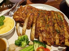 -Chom Cafe and Restaurant