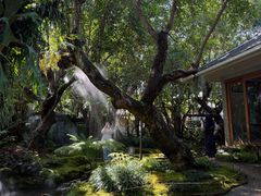 -Chom Cafe and Restaurant