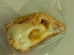 菠萝松松面包-可颂坊(中心书城店)