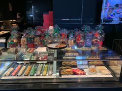 面包甜点陈列柜-Salon de The de Joel Robuchon(外滩18号店)