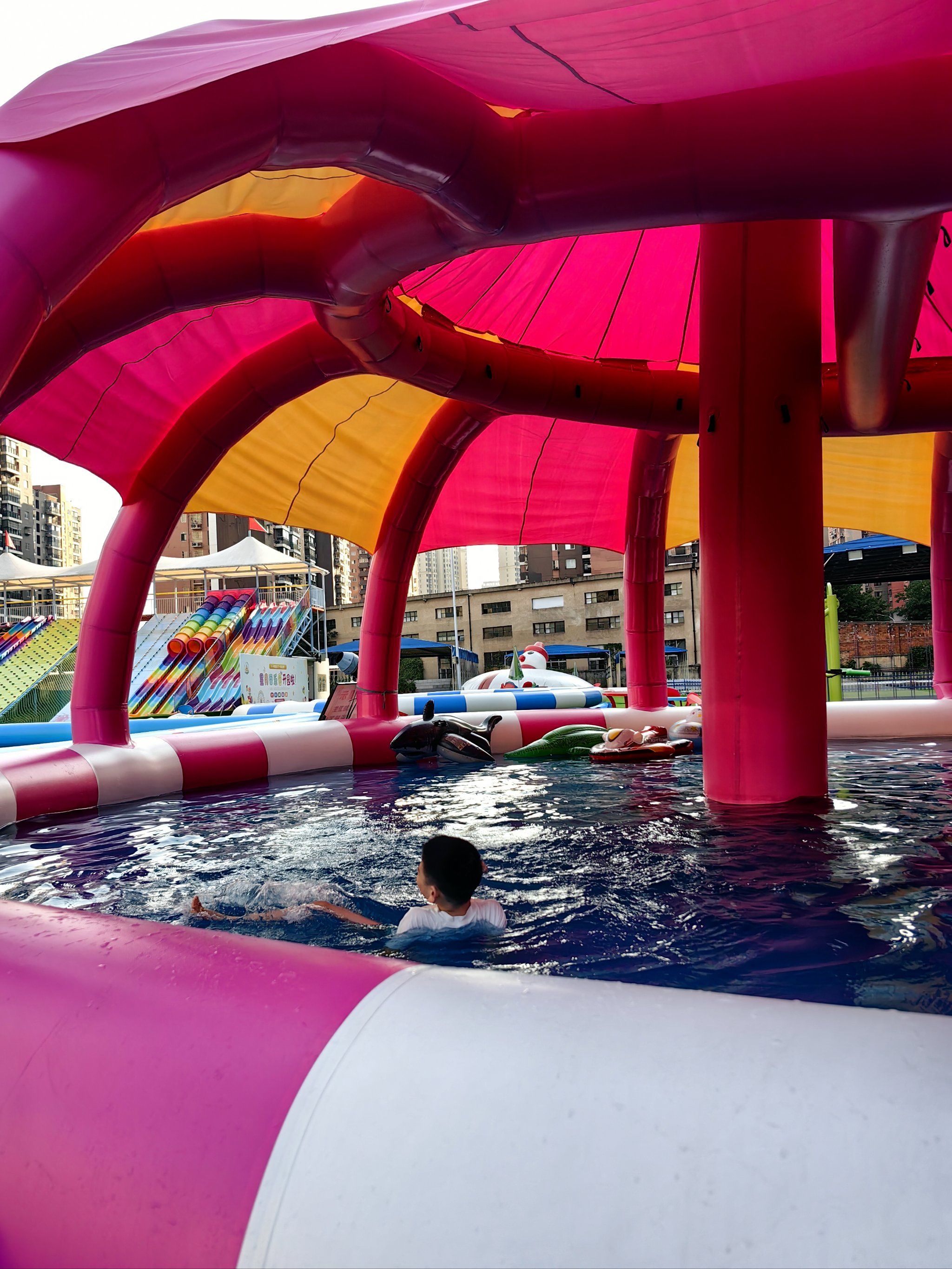 欢乐泳池时光轴