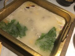 -尚尚仙·酸汤猪手·猪肚鸡火锅(华联万柳购物中心店)