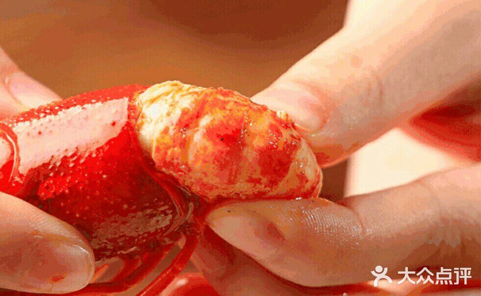 剥了一堆之后再用筷子穿起来，然后去蘸汤汁