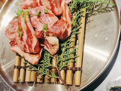 -草家酱蟹炭火烤肉店(珲春南路二店)