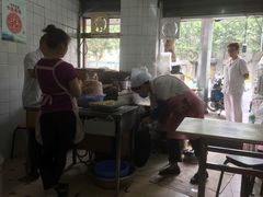 -黄阿姨锅贴大王(万航渡路店)