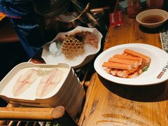 -老牌坊云南鱼豆花火锅(哈西万达店)