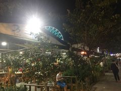 -亚龙湾8号(丁村万人海鲜广场店)