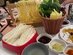 -洪氏嗨捞·广东猪肚鸡·椰子鸡火锅(西咸万象城店)