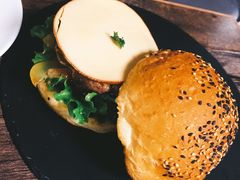 -HIGH FIVE哈福手工汉堡(桂林路店)