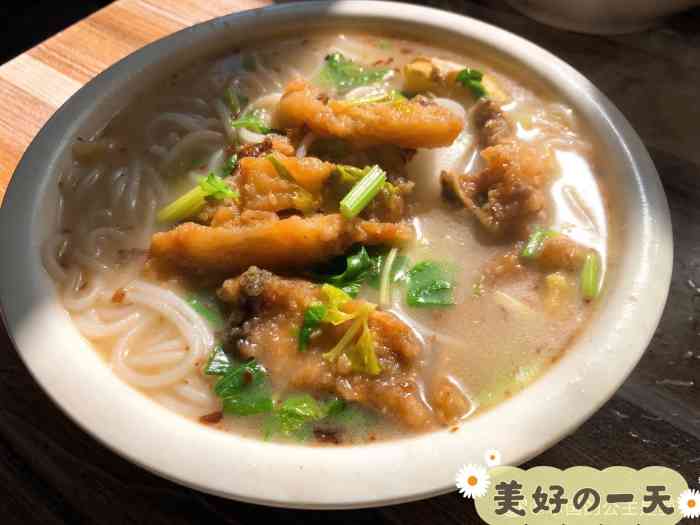 芹菜花苏坂鱼粉店-"8715 位置裕景园,沿街的店铺挺好.