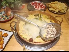 -洱火云南酸菜牛肉火锅(石景山当代商城店)