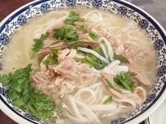 -巍山𤆵肉饵丝