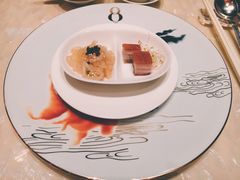 脆皮烧肉伴鱼子酱海蜇丝-8餐厅(新葡京酒店)