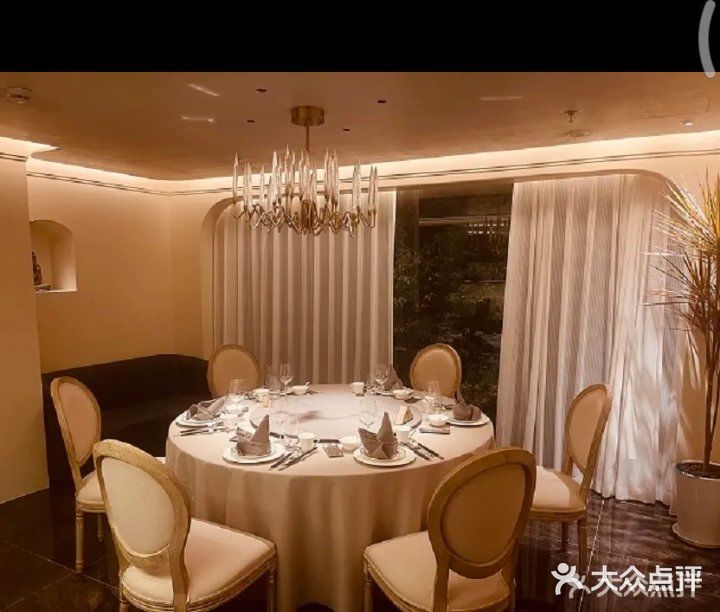 本帮粤韵舌尖共舞，静安寺旁味蕾盛宴