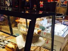 面包甜点陈列柜-Dough&Joe团憩(瑞虹天地月亮湾店)