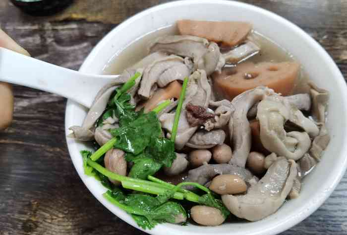 潮汕莲藕汤-"在同和楃山的一家新店,潮汕莲藕汤一直是潮.