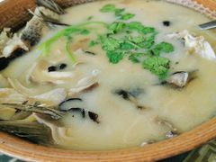 -亮河湾山庄