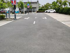 -奕欧来上海购物村停车场