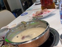 -洪氏嗨捞·广东猪肚鸡·椰子鸡火锅(西咸万象城店)