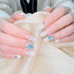 -七彩虹美甲美睫 半永久