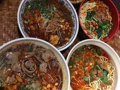 -爆炸头阿姨小四川正宗川味小吃(无任何分店)