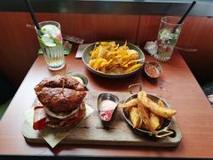 双蛋指椒牛肉汉堡-魏斯理汉堡(西安沣东吾悦店)