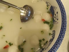 鱼头红焖+鱼丸清炖-解家河南菜(商鼎路店)