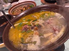 -帅巴人舅母子腊蹄民俗村