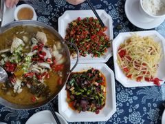 -临江餐馆二楼美食部落