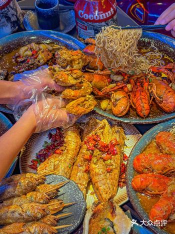 南宁夜宵没有天花板满满蟹膏拌面太香了