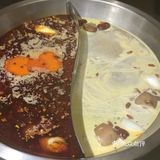 底下全是豆芽，他们家冒菜还是有点辣
