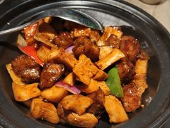 啫啫雪花牛仔粒-翅爷家煲仔翅
