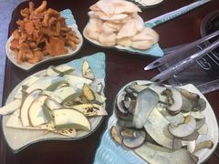 -菌之家·专业纯野生菌火锅·特色炒菌