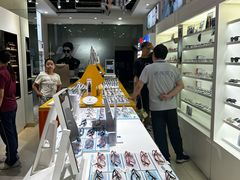 -诺柯视眼镜-蔡司依视路官方工厂店(淞南一店)